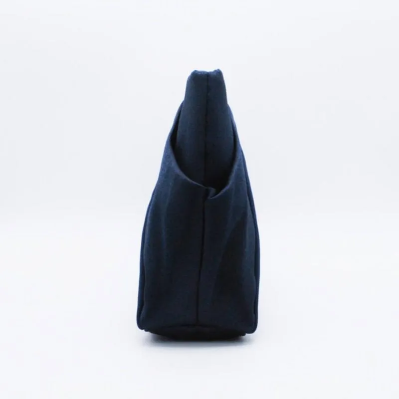 ネイビーのサテンオーガンジークラッチバッグ