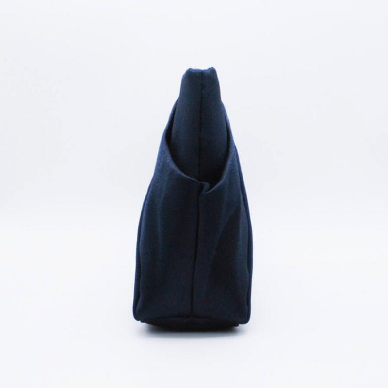 ネイビーのサテンオーガンジークラッチバッグ