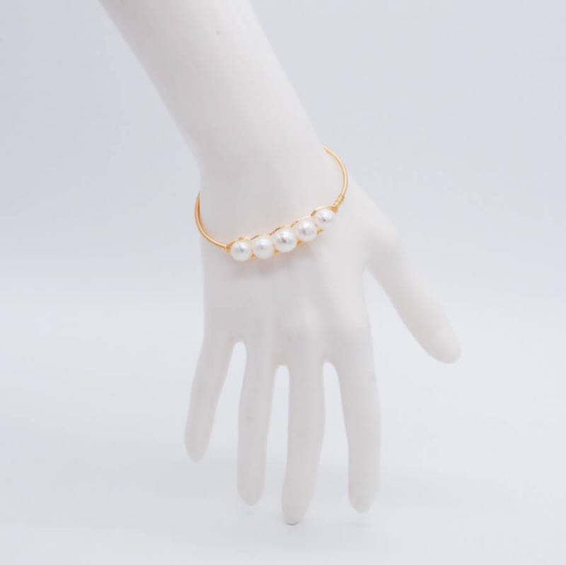 5粒パールのバングル