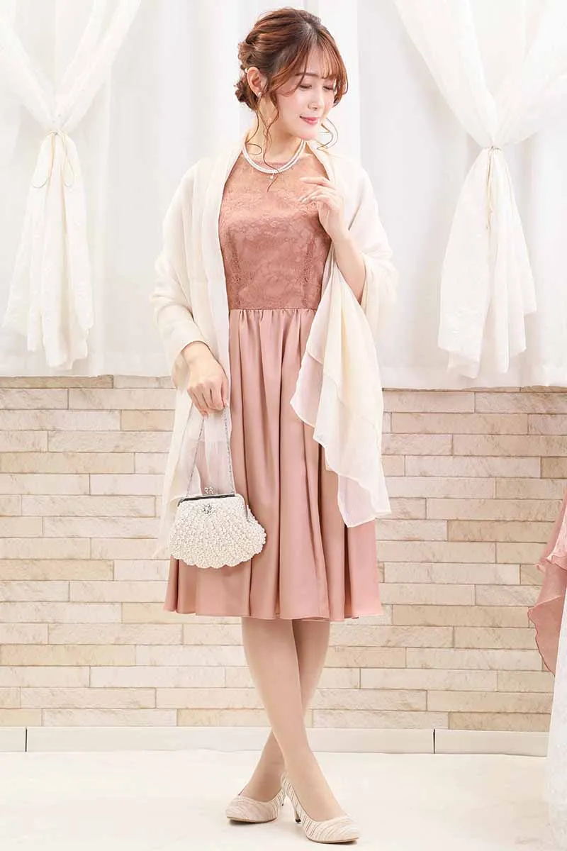 ベージュのシャイニーストール