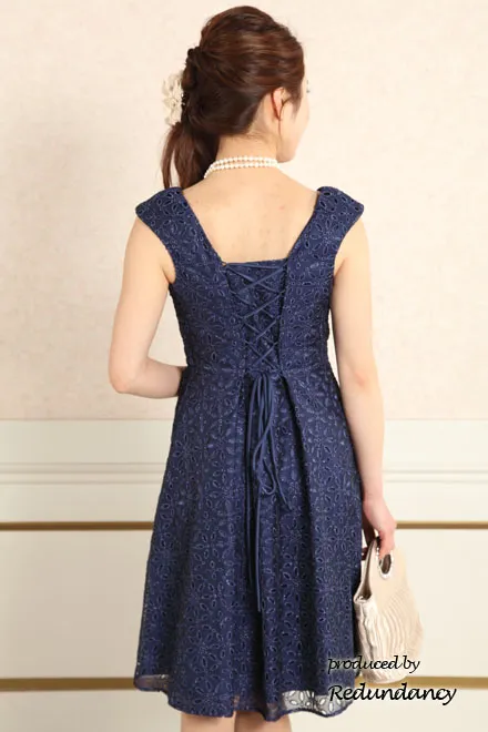 ネイビーの花柄総レースミニドレス