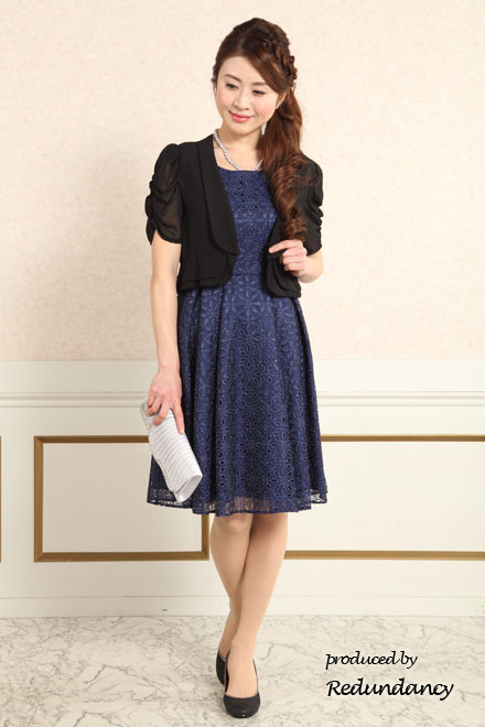 ネイビーの花柄総レースミニドレス