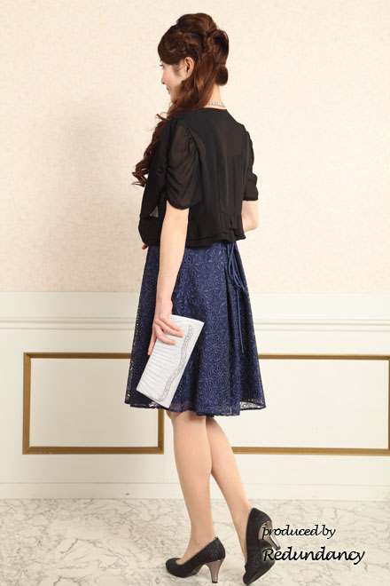 ネイビーの花柄総レースミニドレス