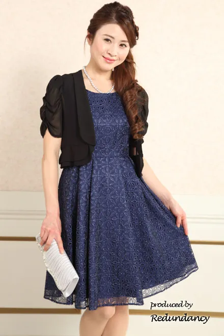 ネイビーの花柄総レースミニドレス