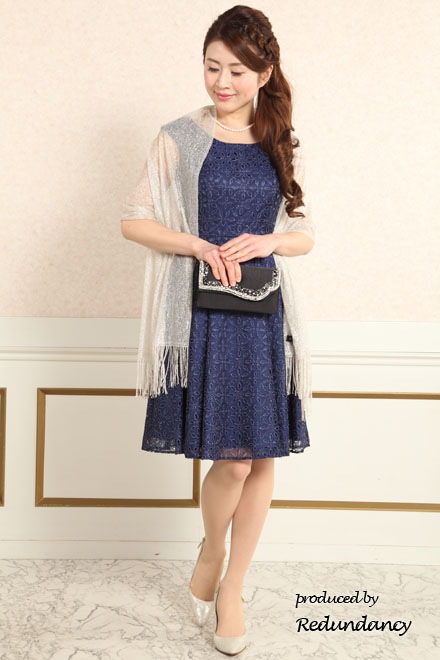 ネイビーの花柄総レースミニドレス