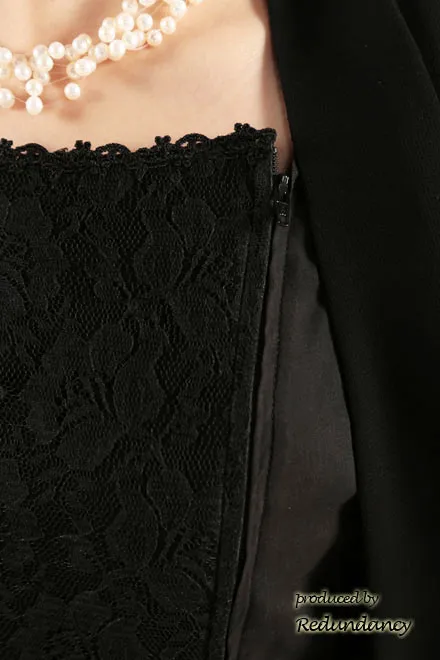 ブラックの胸元レースフォーマルドレス