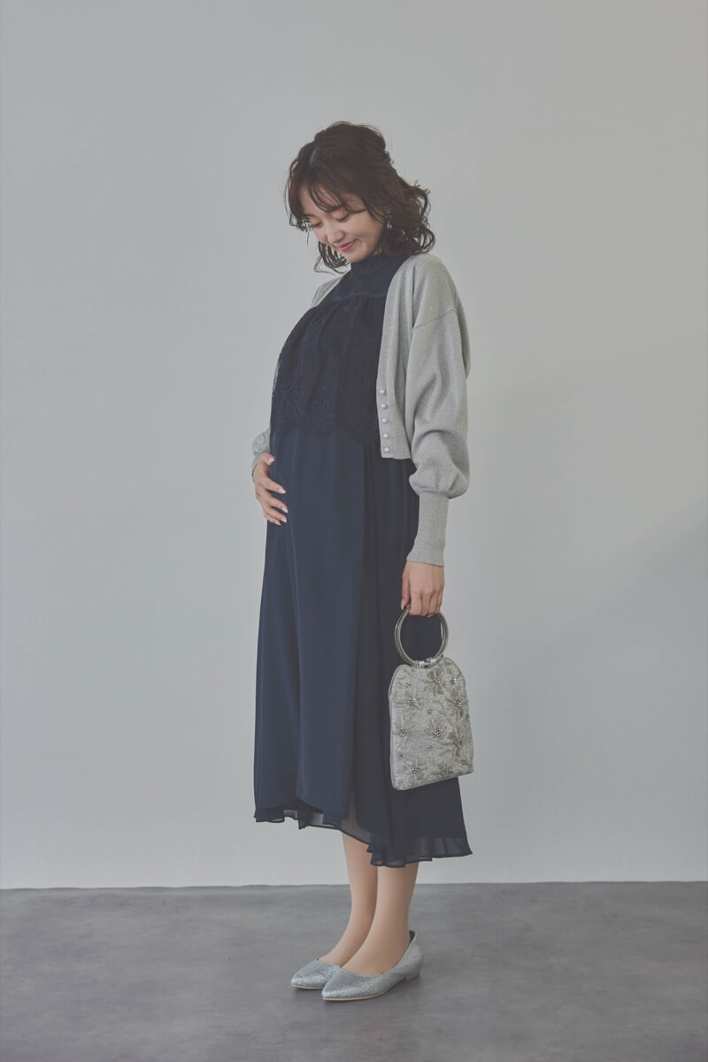 ネイビーの授乳口付ハイネックレースドレス