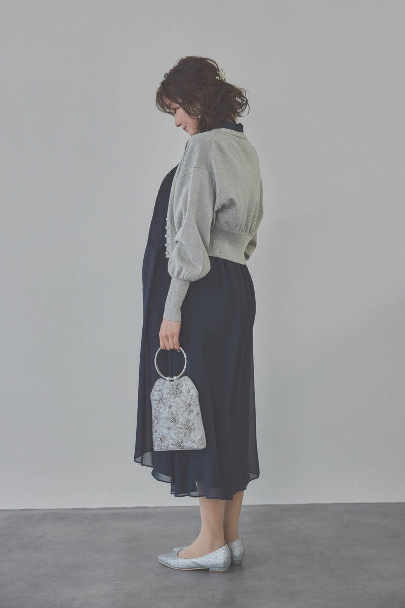 ネイビーの授乳口付ハイネックレースドレス