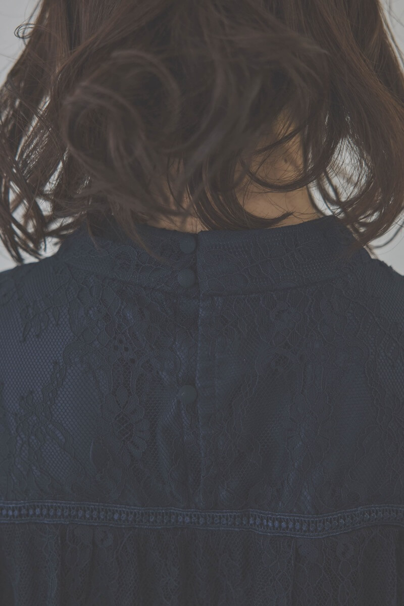 ネイビーの授乳口付ハイネックレースドレス