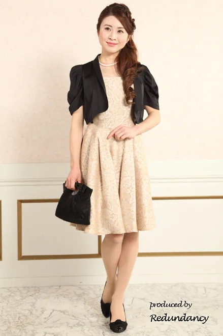 ブラックのリボンとレースのバッグ