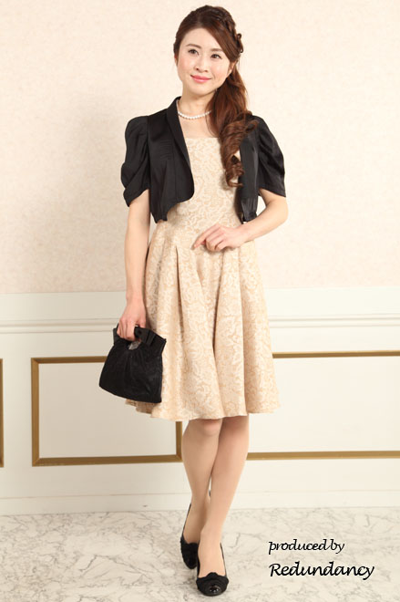 ブラックのリボンとレースのバッグ