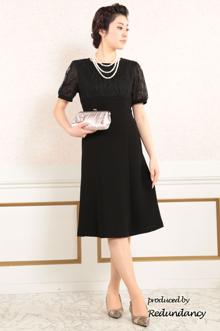 ブラックのレースパフスリーブフォーマルドレス