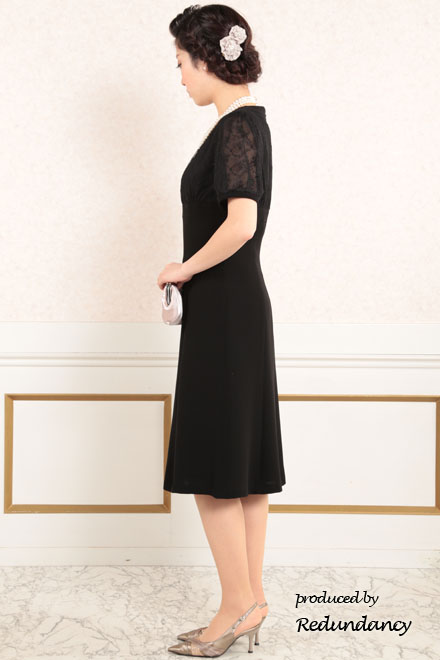 ブラックのレースパフスリーブフォーマルドレス