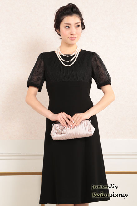 ブラックのレースパフスリーブフォーマルドレス