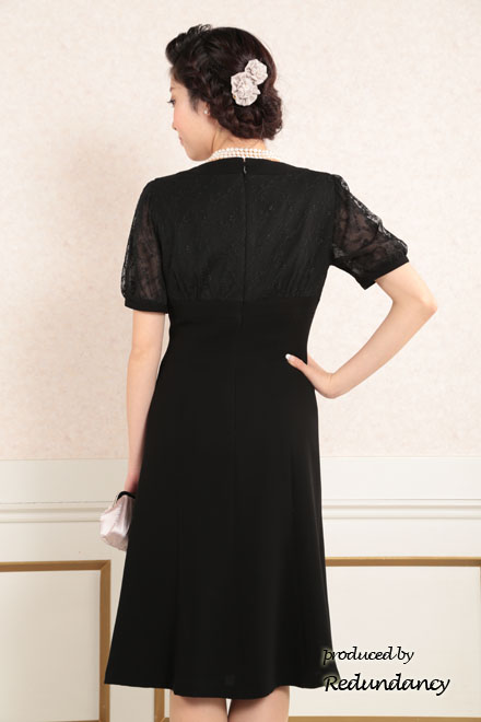 ブラックのレースパフスリーブフォーマルドレス