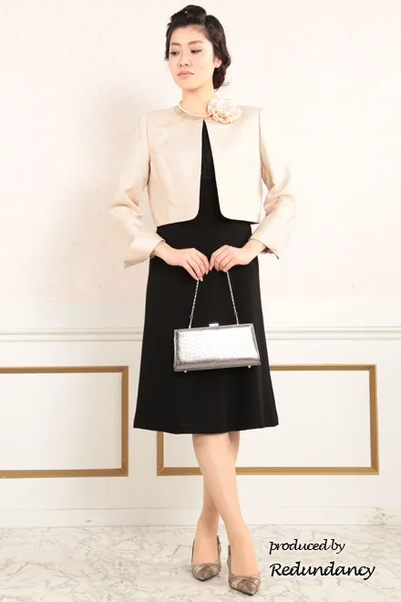 ブラックのレースパフスリーブフォーマルドレス