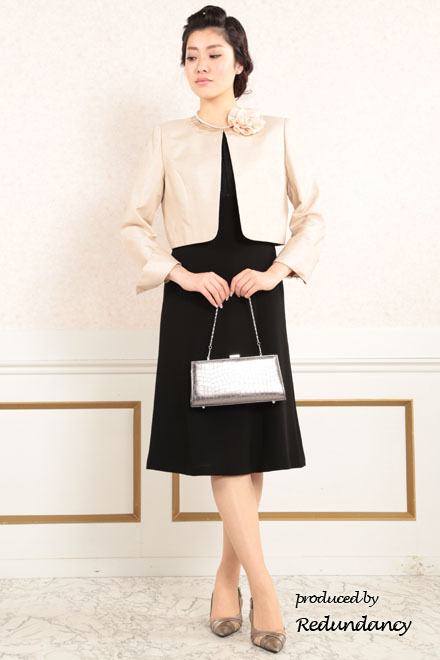 ブラックのレースパフスリーブフォーマルドレス