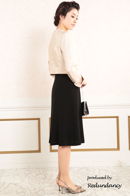 ブラックのレースパフスリーブフォーマルドレス