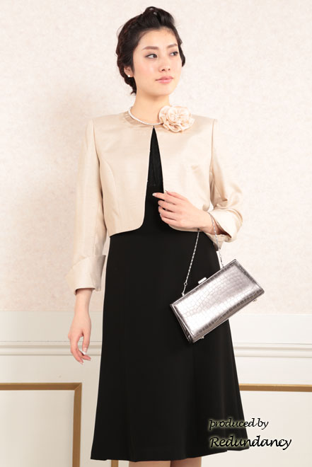 ブラックのレースパフスリーブフォーマルドレス