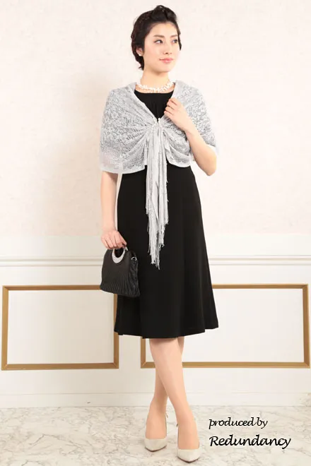 ブラックのレースパフスリーブフォーマルドレス