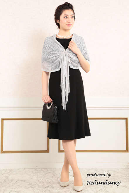 ブラックのレースパフスリーブフォーマルドレス