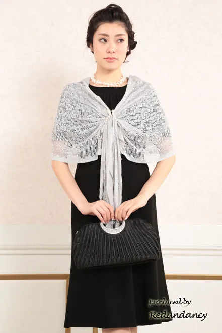 ブラックのレースパフスリーブフォーマルドレス