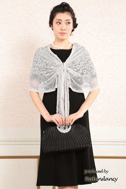 ブラックのレースパフスリーブフォーマルドレス