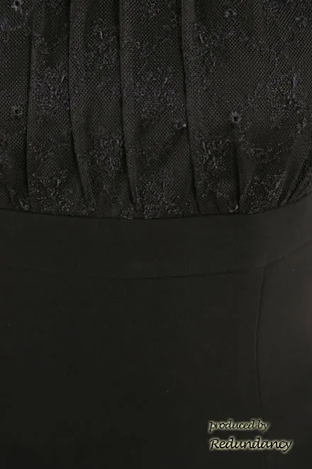 ブラックのレースパフスリーブフォーマルドレス