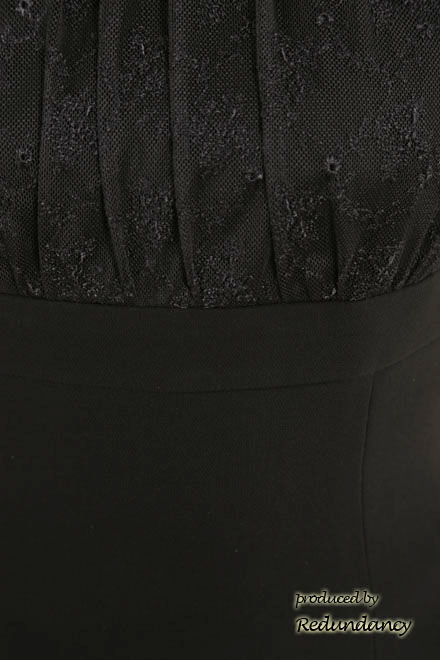 ブラックのレースパフスリーブフォーマルドレス