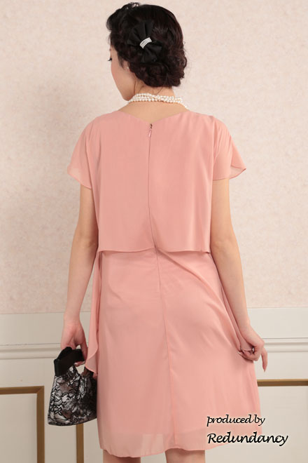 ピンクのマタニティ膝丈シフォンドレス