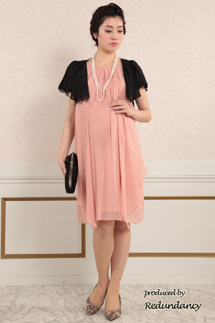 ピンクのマタニティ膝丈シフォンドレス