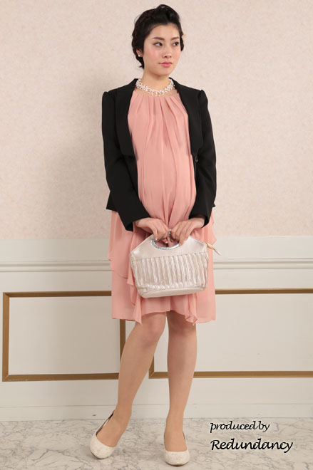 ピンクのマタニティ膝丈シフォンドレス