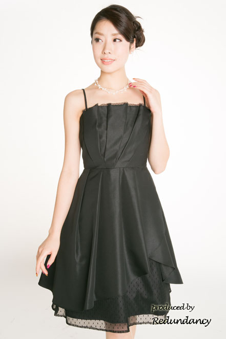 ブラックの膝丈ドットチュールストラップドレス