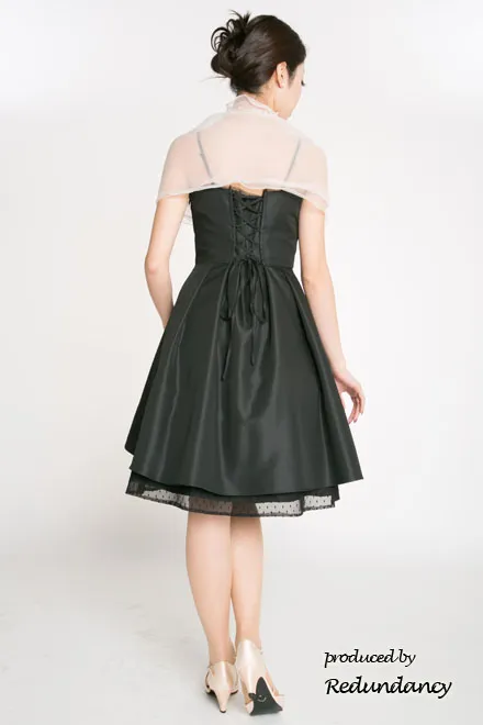 ブラックの膝丈ドットチュールストラップドレス