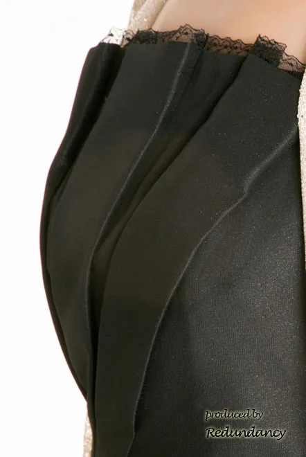 ブラックの膝丈ドットチュールストラップドレス