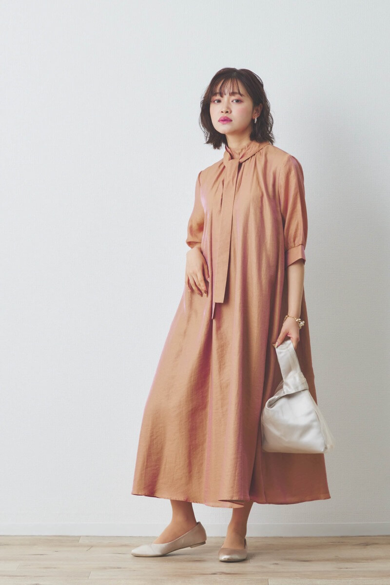 ベージュのチュールハンドバッグ