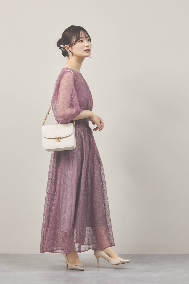 ライトベージュのレザーショルダーバッグ