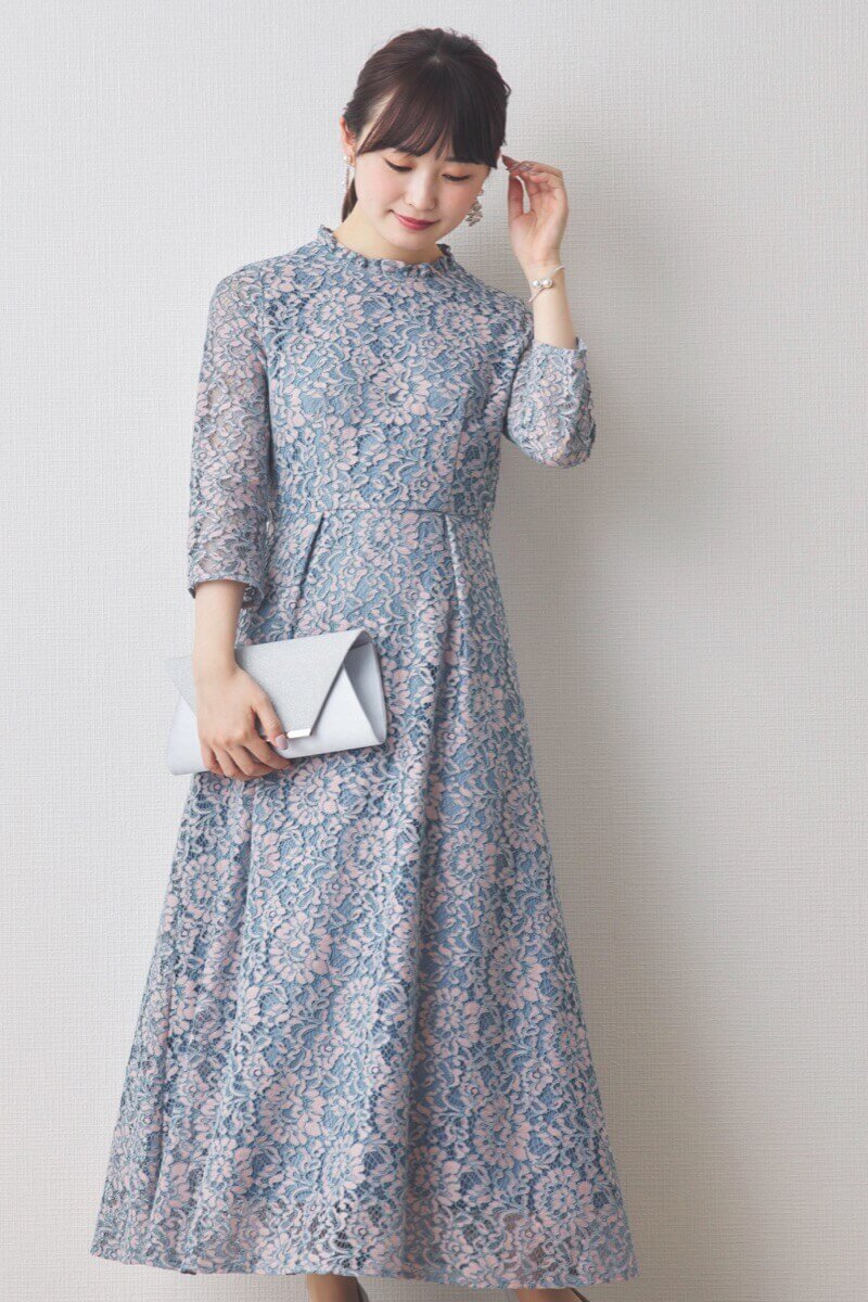 シルバーラメのクラッチバッグ