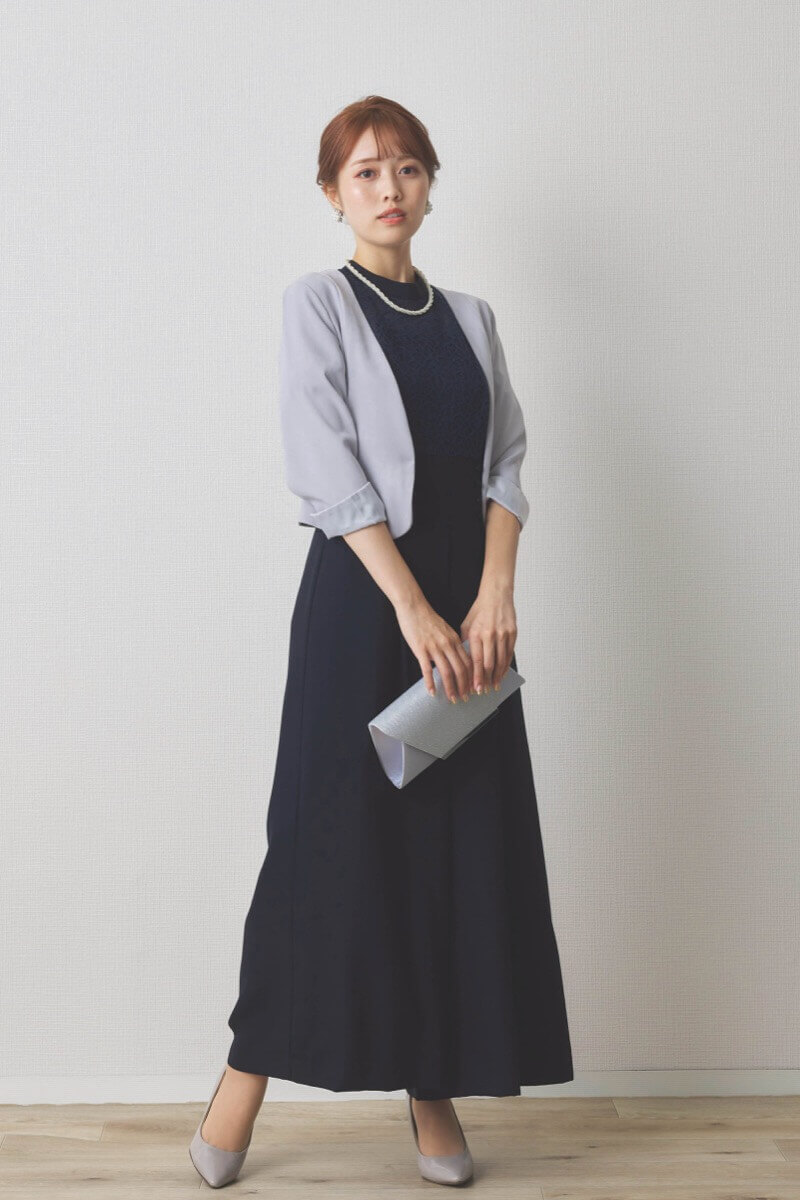 シルバーラメのクラッチバッグ