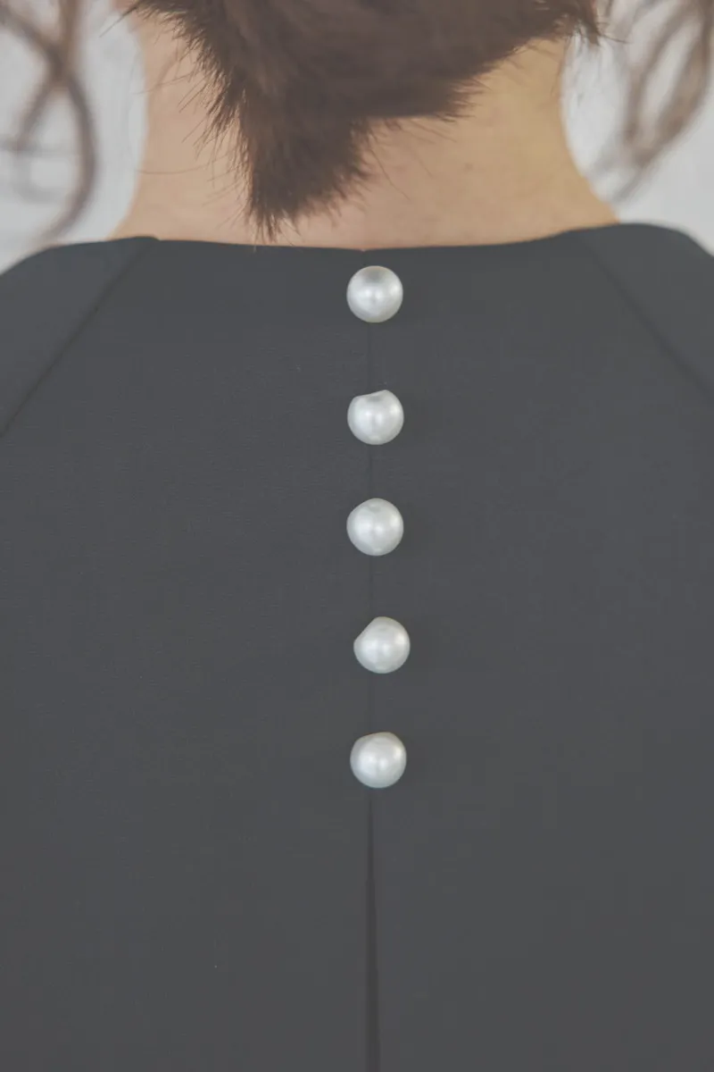 ブラックのバックパールコート