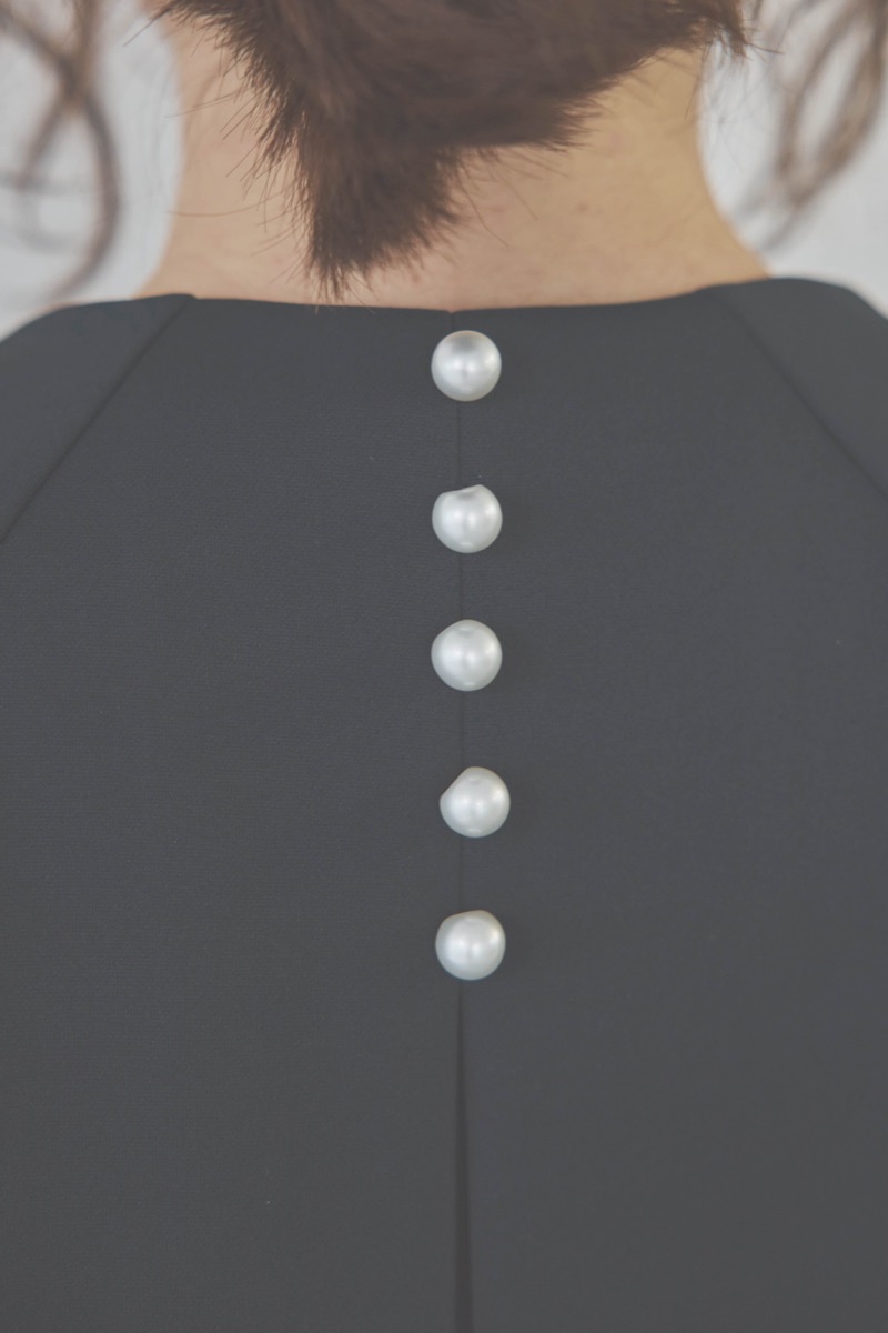 ブラックのバックパールコート