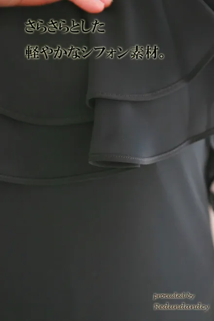 ブラックのラッフルカラーシフォンドレス