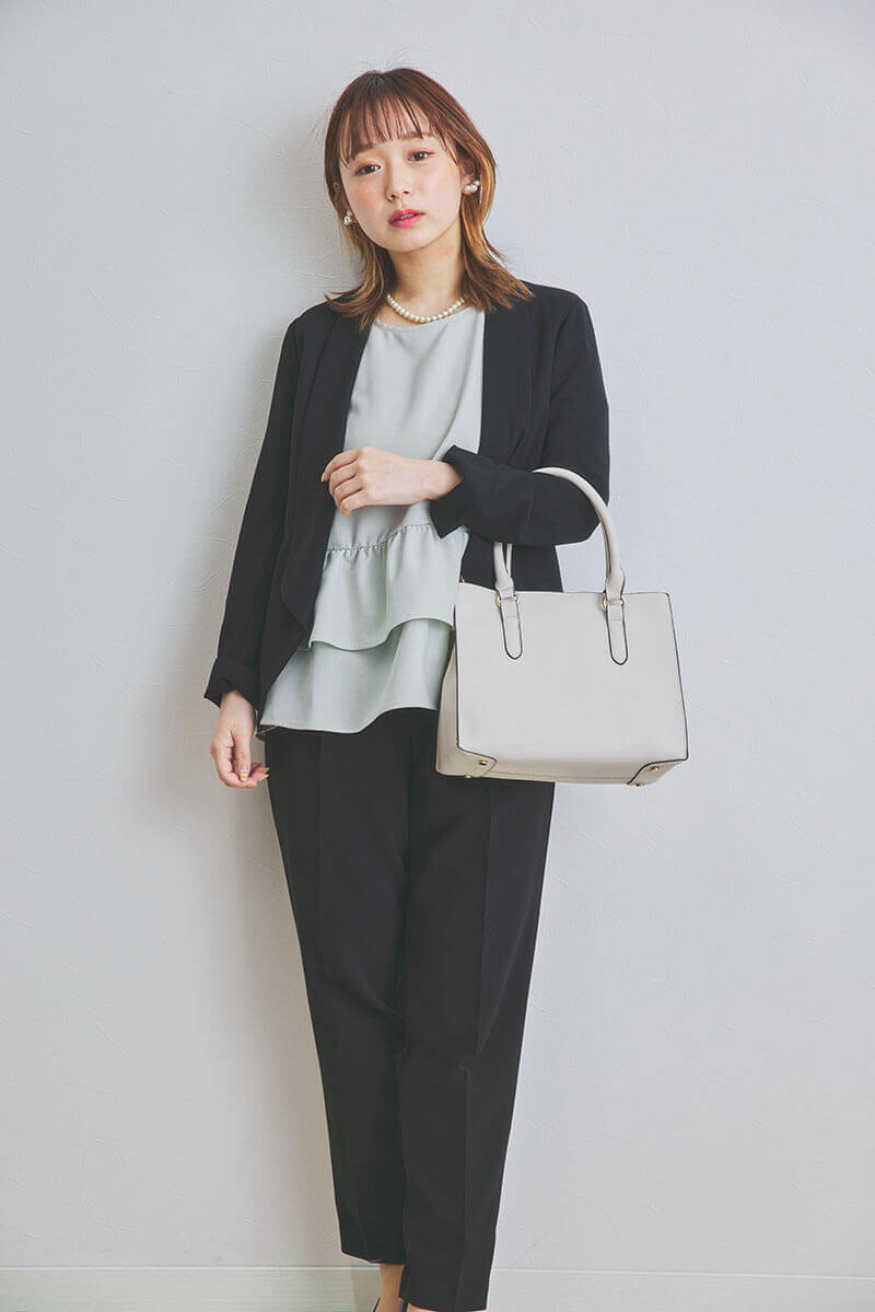 シルバーのラインパールイヤリング