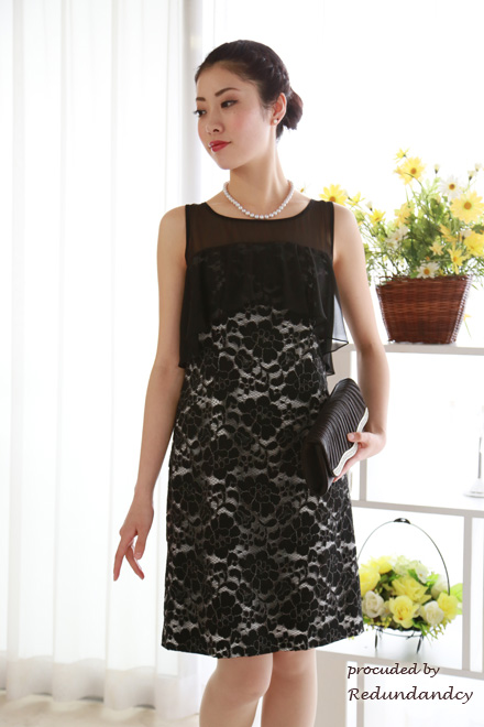 ブラックのデコルテシアー花柄レースドレス