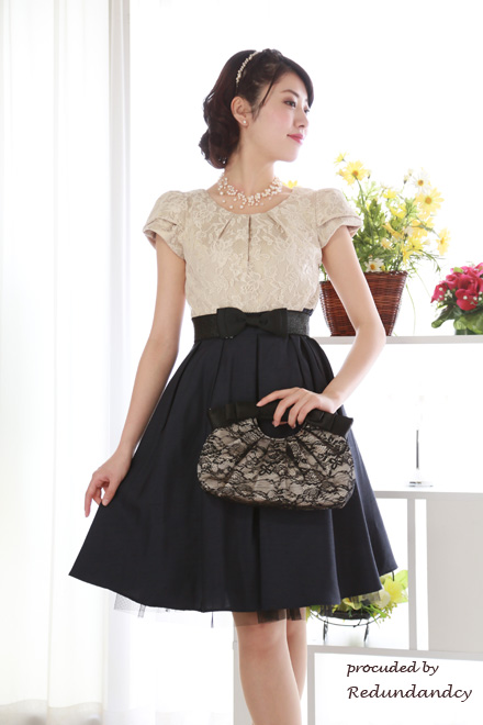 ベージュ×ネイビーのウエスト切替プリンセスラインドレス