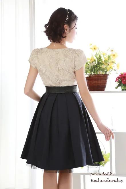 ベージュ×ネイビーのウエスト切替プリンセスラインドレス