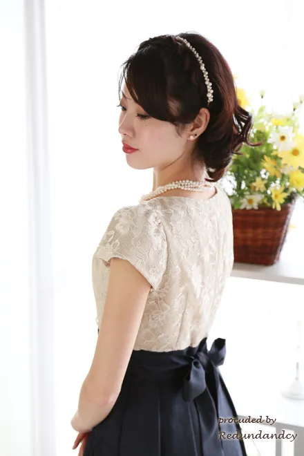 ベージュ×ネイビーのウエスト切替プリンセスラインドレス