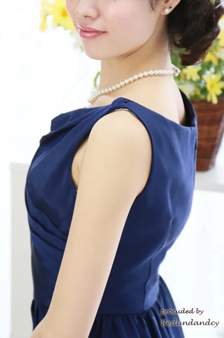 ブルーのドレープネック膝丈Aラインドレス