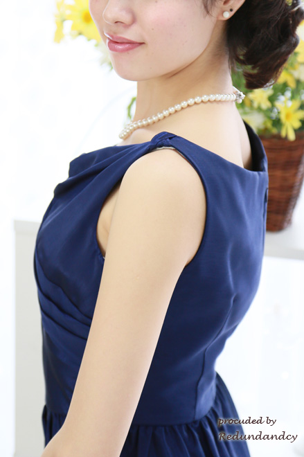 ブルーのドレープネック膝丈Aラインドレス