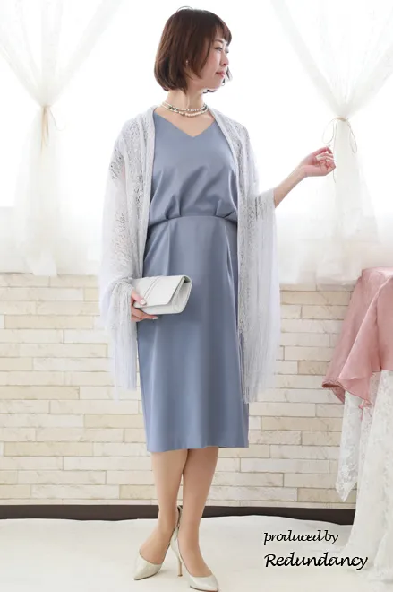 ブルーのバックレースタイトドレス